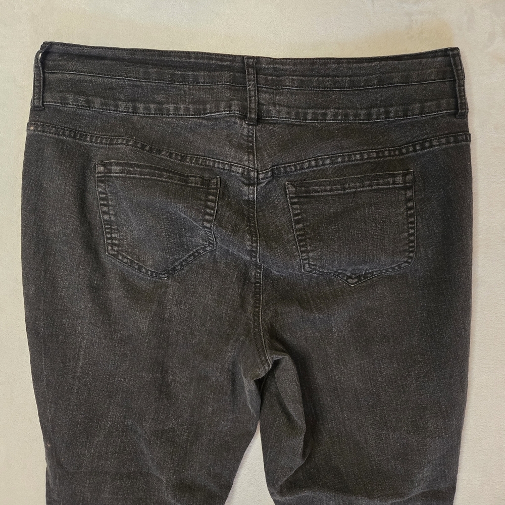 Torrid Black Denim Size 16 Skinny High Rise Tapered Leg Pockets Ladies EUC - Picture 2 of 10